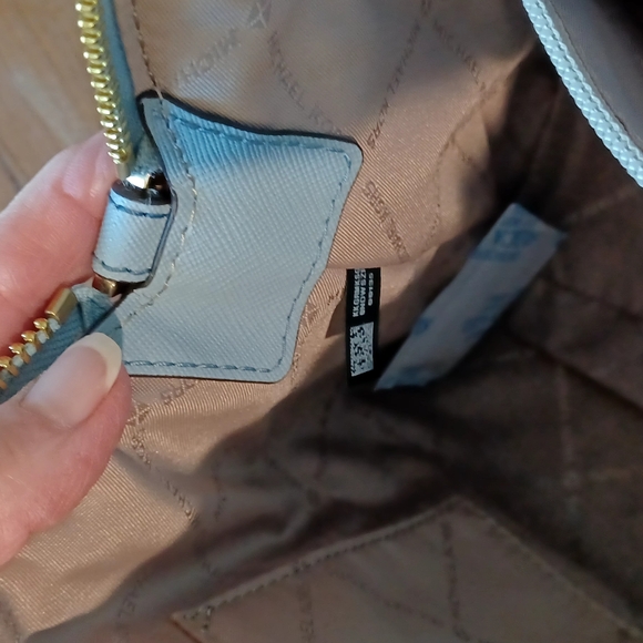 FIRM...New AUTHENTIC NWT MICHAEL KORS CIARA PALE BLU MLT MED MESSENGER PURSE - Picture 9 of 9